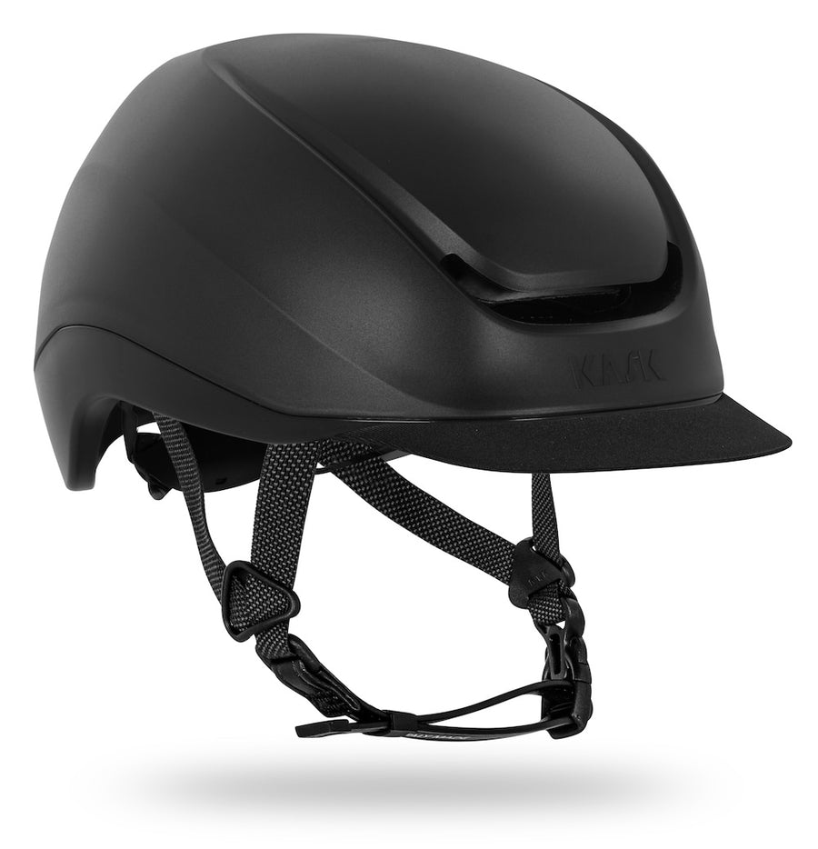 Casque de vélo de ville Kask Moeibus noir avec sa visière vue avant 